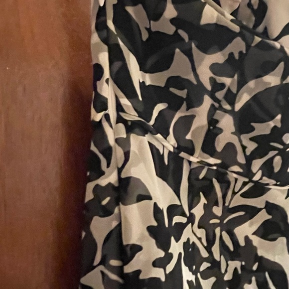 White House Black Market Strapless Dress - Size 4 - Picture 5 of 7